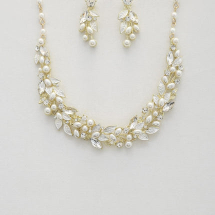 Leaf Pattern Pearl Crystal Necklace