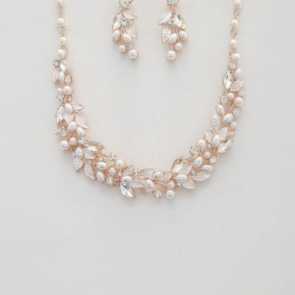 Leaf Pattern Pearl Crystal Necklace